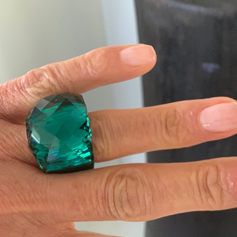 Swarovski emerald green ring